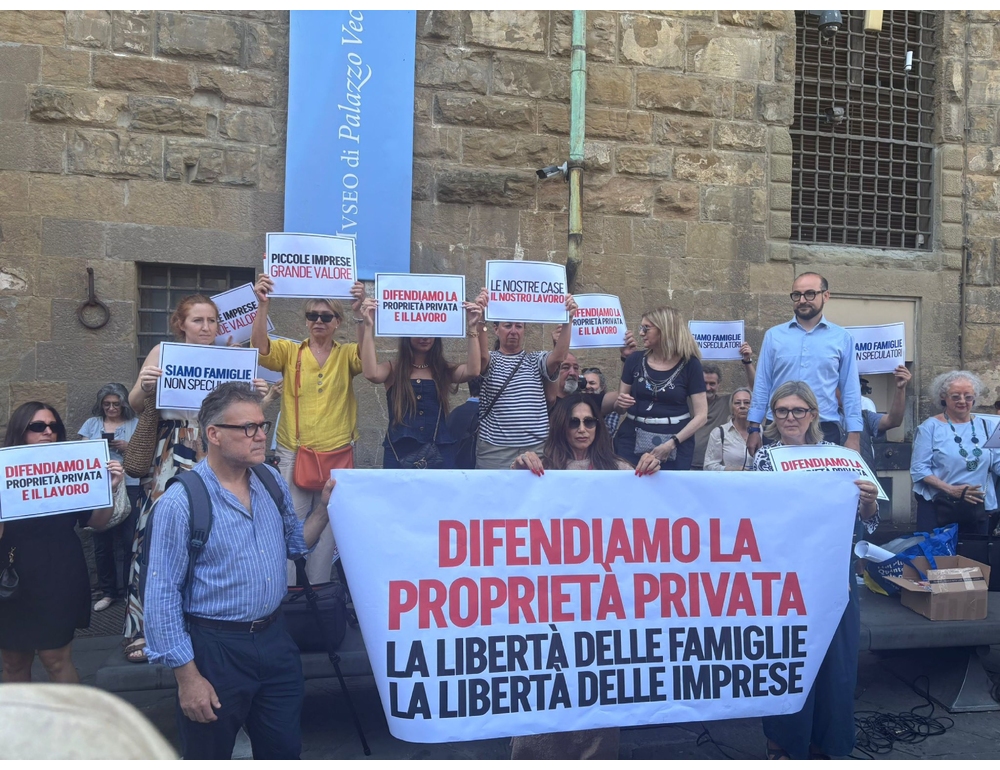A Firenze protesta contro la delibera su stop nuovi affitti brevi