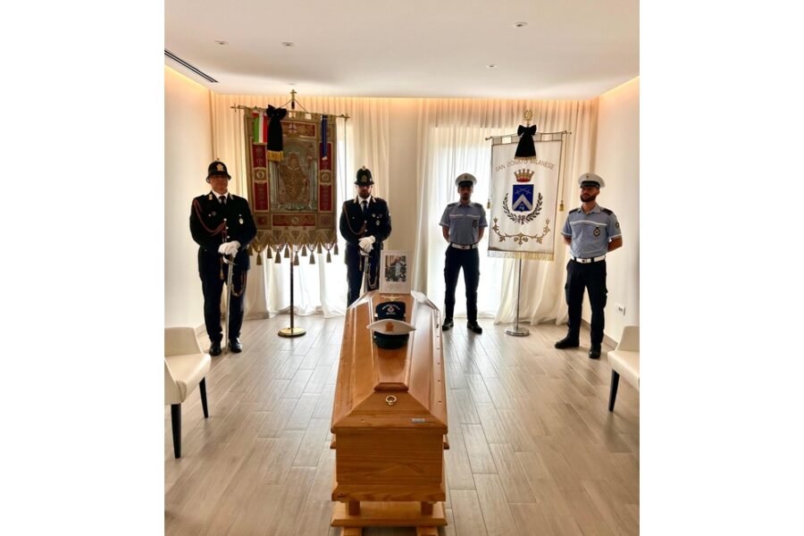 Giovedì i funerali dell'agente morto durante un inseguimento