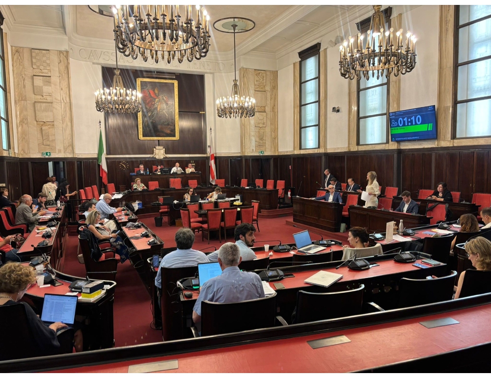 A Milano caldo e cali di tensione stoppano i lavori del Consiglio comunale