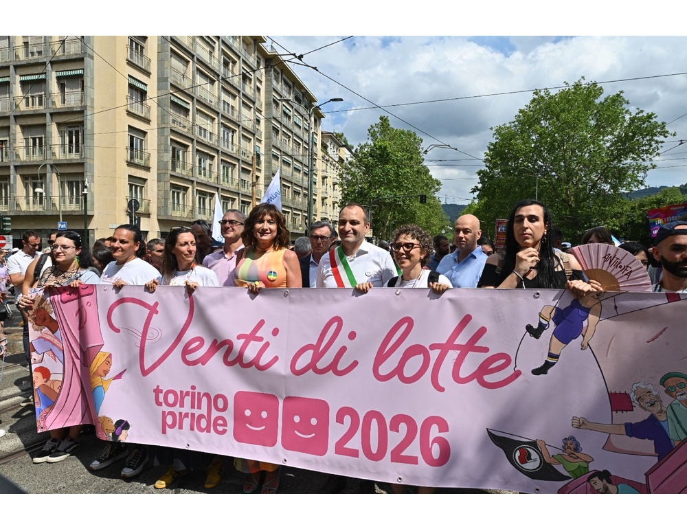 A Torino il Pride del ventennale, oltre 150mila sfilano per la città