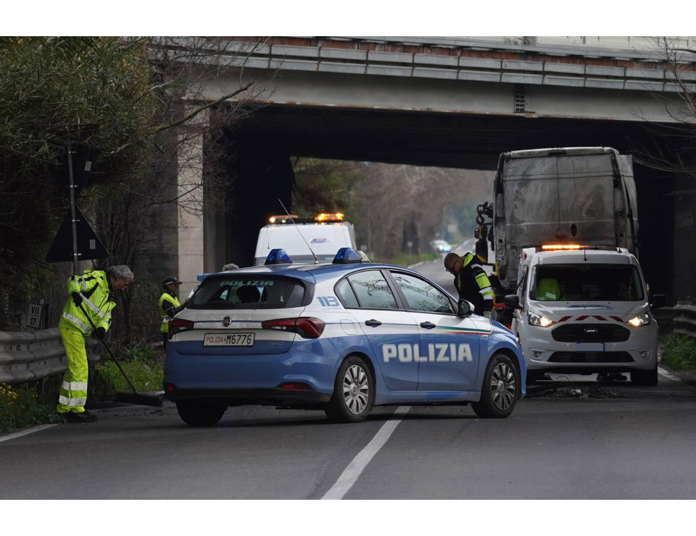 Accoltella il vicino durante una lite, fermato 18enne a Roma