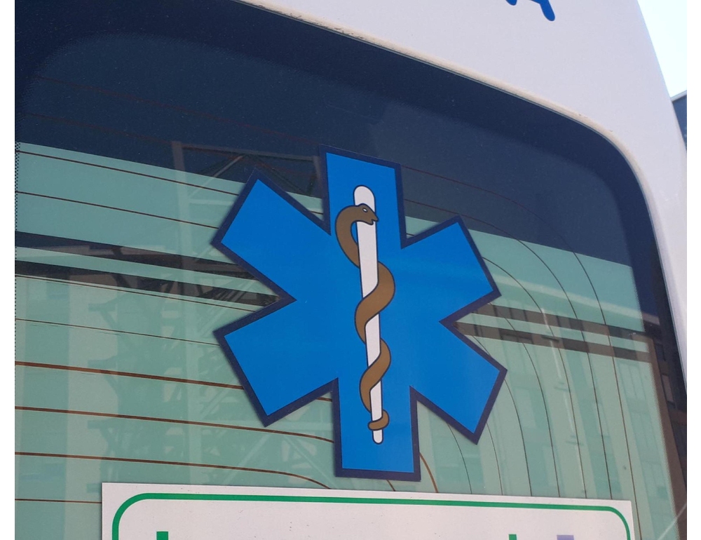 Agganciato da un escavatore, operaio muore in un cantiere nel Fermano
