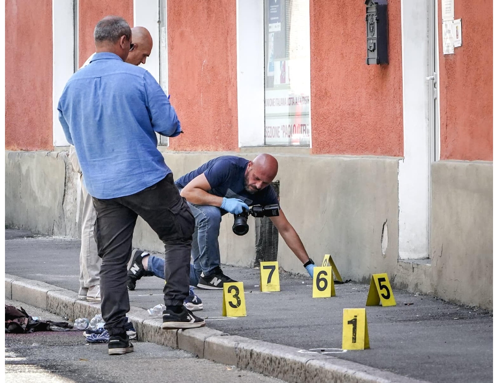 Agguato a Chivasso, dopo la sparatoria aggredito un giornalista