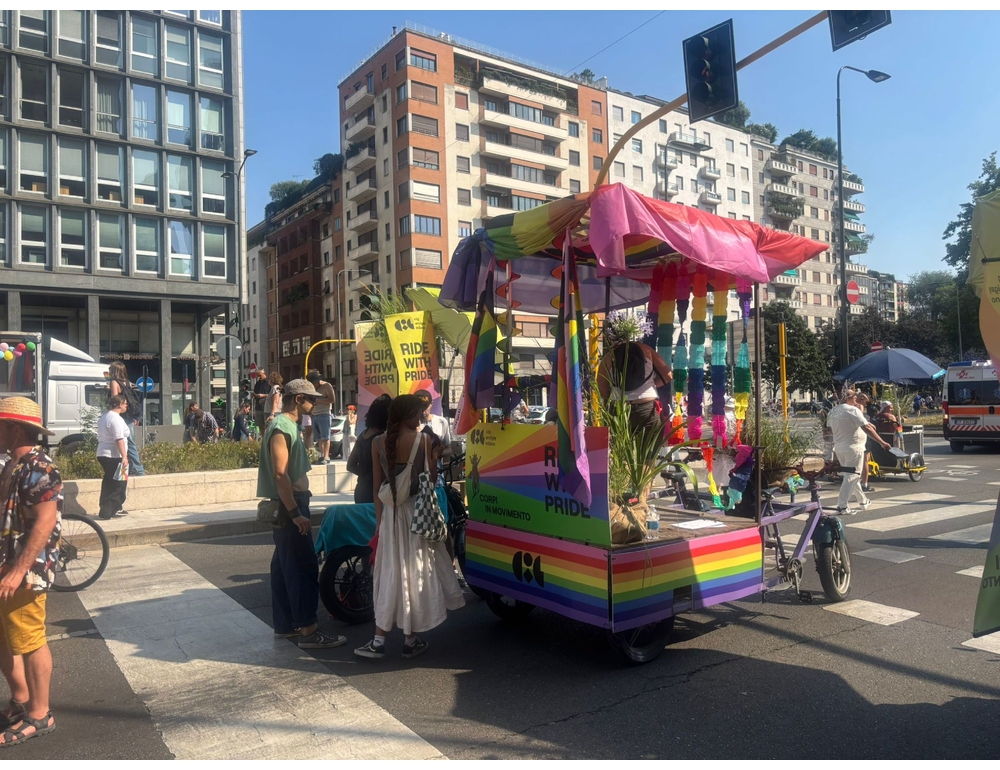 Al via il Pride a Milano, ‘è troppo caldo, la data va rivista’