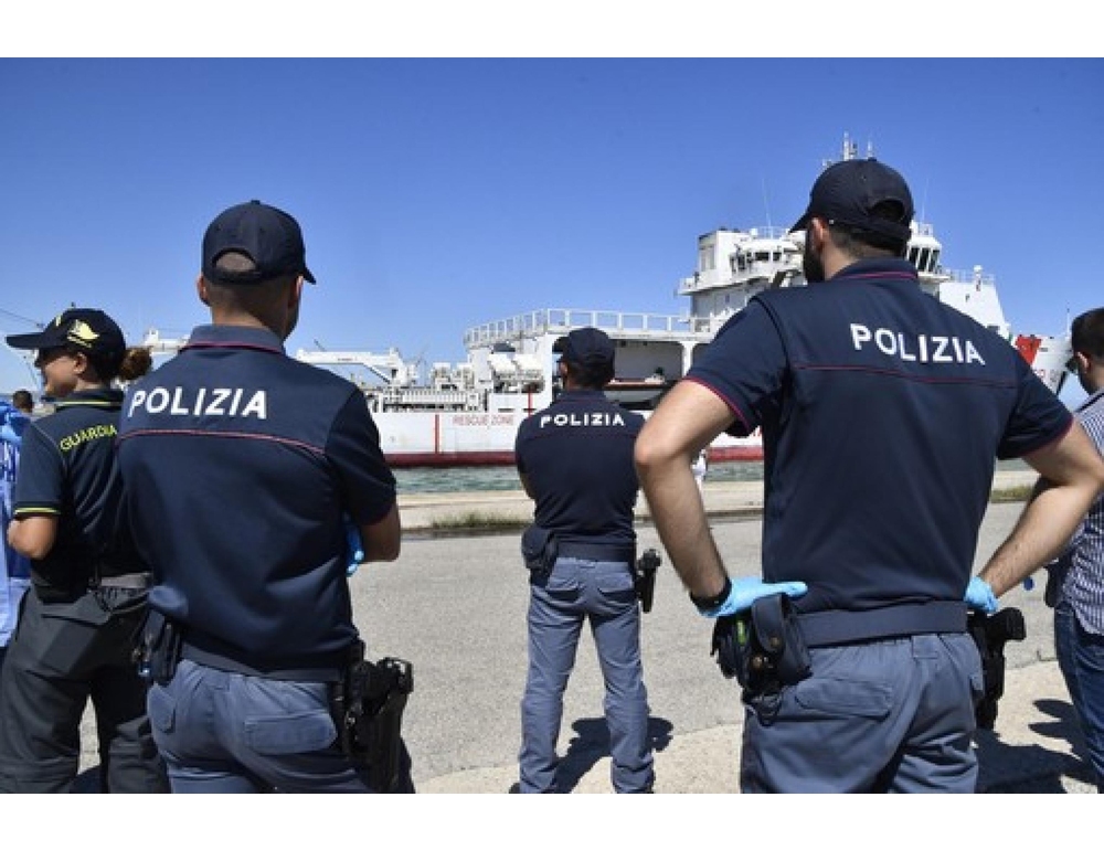 Arrestati tre presunti scafisti a Crotone dopo gli sbarchi dei giorni scorsi