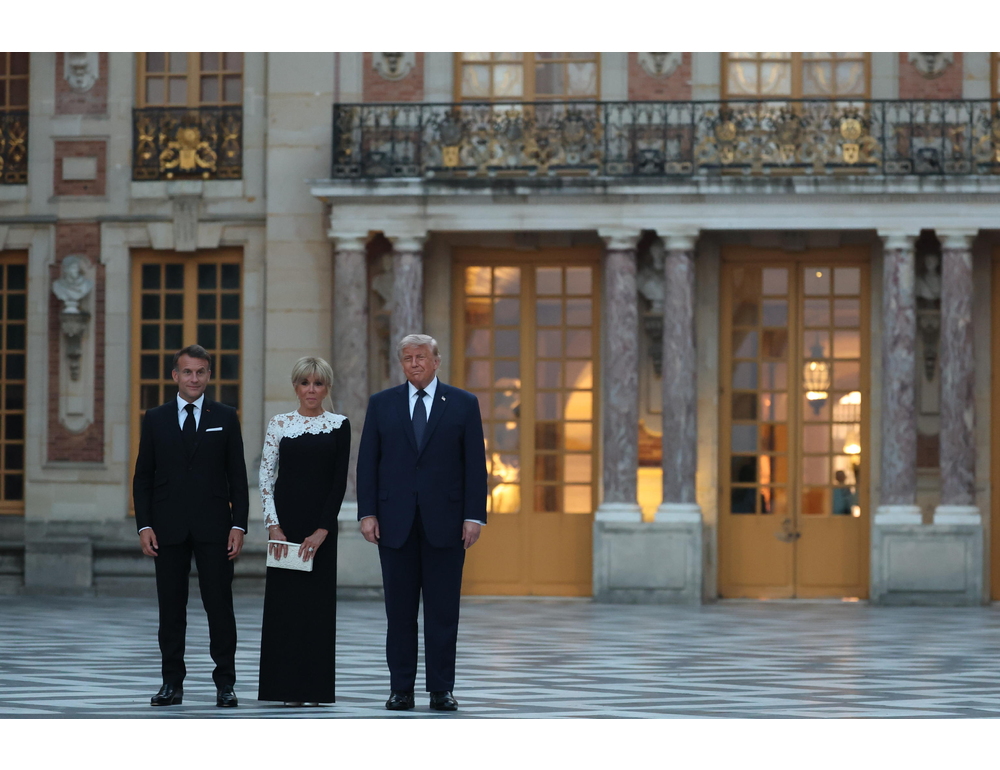 Asparagi, pollame, formaggi e torta al cioccolato nel menu di Trump a Versailles