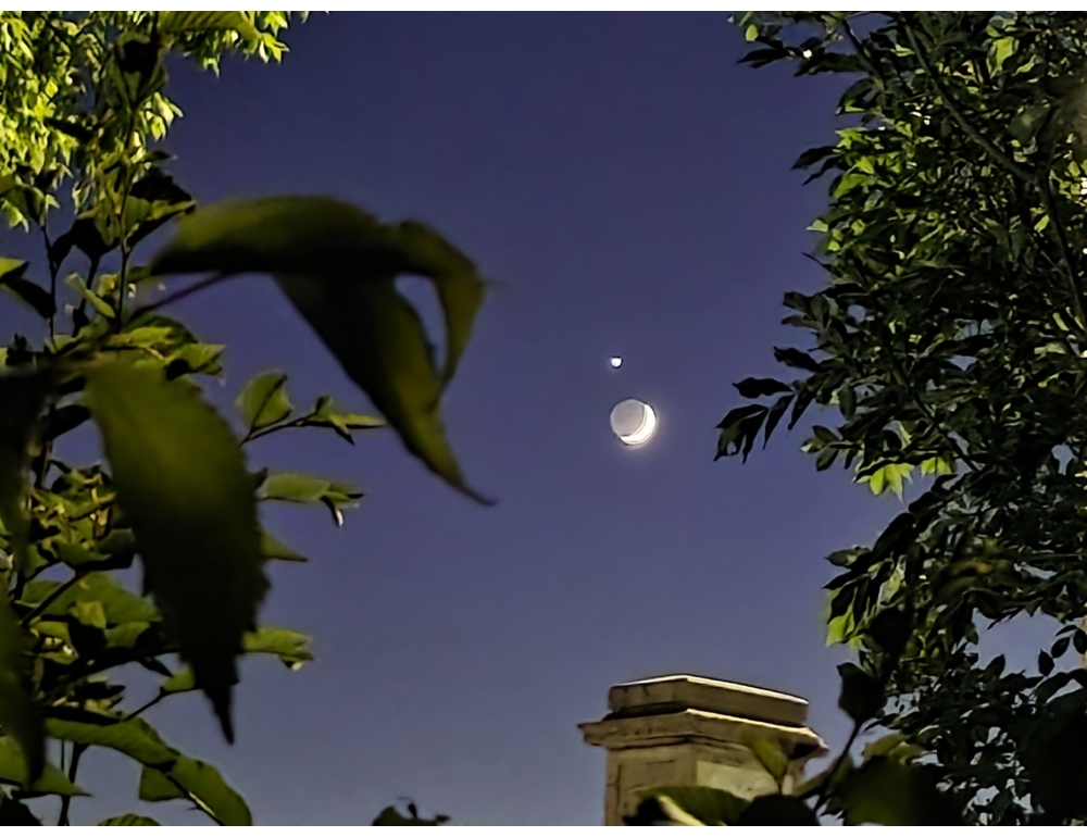 Astronomo genovese immortala il ‘bacio’ tra Luna e Venere al tramonto
