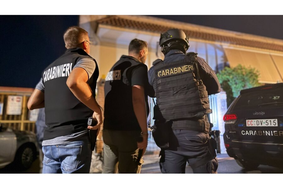 Ordigno davanti a abitazione danneggiò auto del giornalista e muro perimetrale