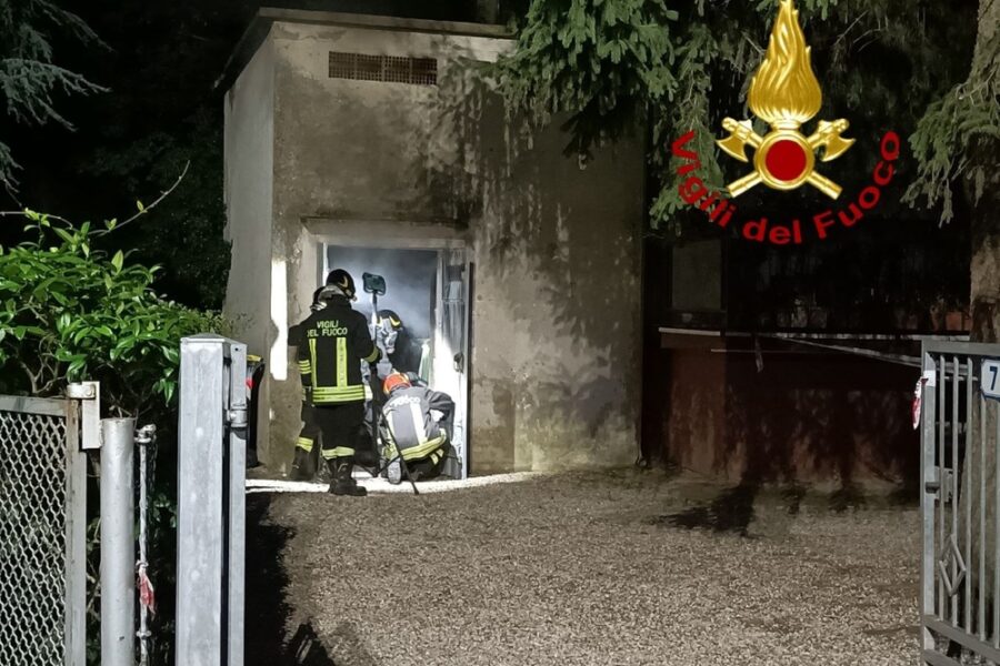 A fuoco una cabina Enel