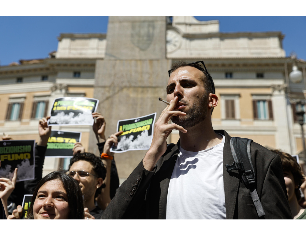 Blengino (Radicali), domani fumeremo cannabis violando la legge