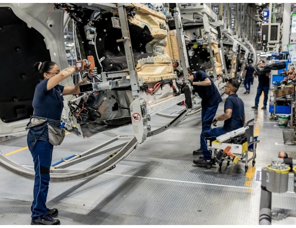 Bmw produrrà auto elettriche in Messico dal 2027