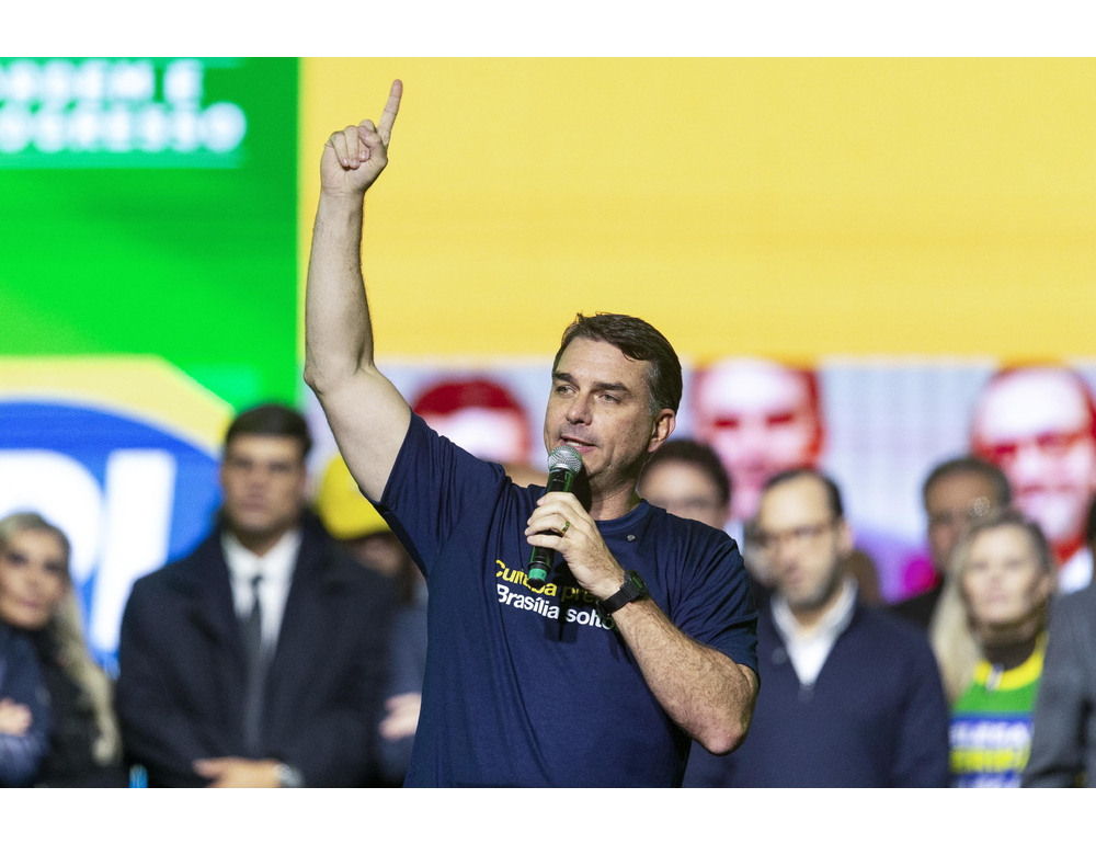 Brasile: Flávio Bolsonaro denuncia Lula alla Corte Suprema