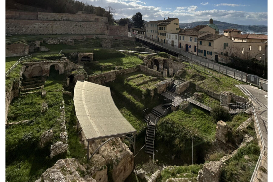 Aperto e visitabile invece Palazzo Ferretti