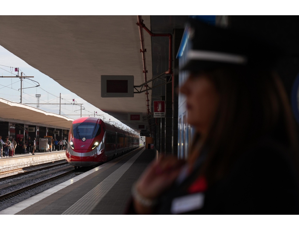 Capotreno aggredita su Frecciarossa guasto a Milano Lambrate