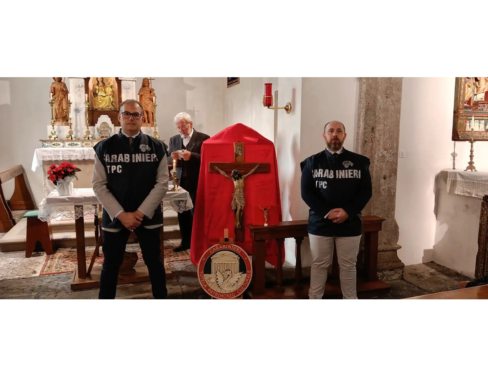 Carabinieri Tutela patrimonio recuperano due crocifissi rubati 35 anni fa