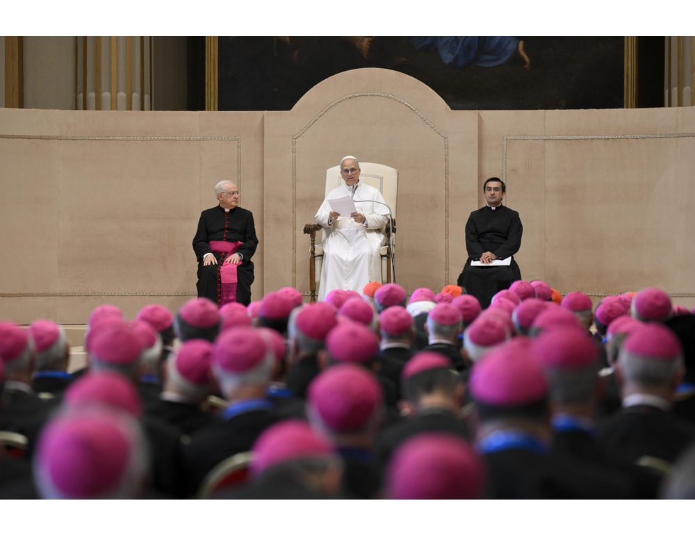 Cei, ripensare le parrocchie, valutare l’accorpamento delle diocesi