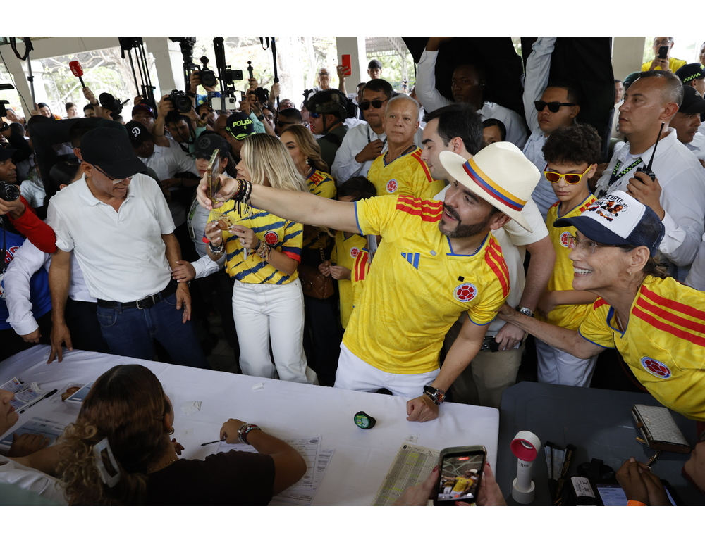 Colombia, de la Espriella si proclama vincitore