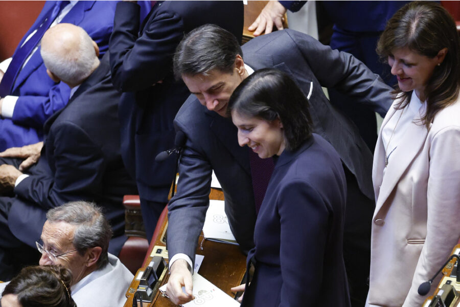 Leader M5s parla a iniziativa centrosinistra a Roma