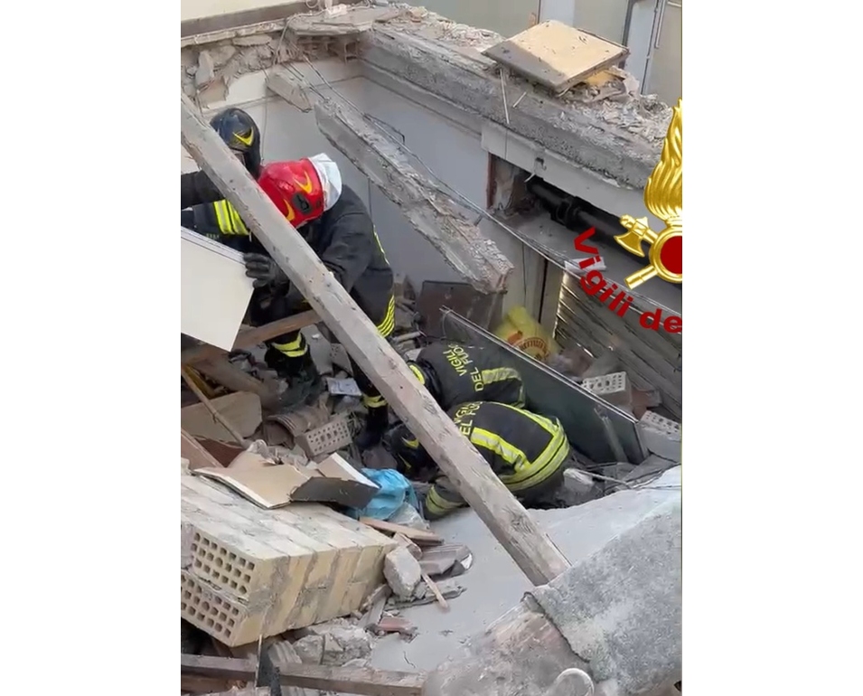 Crollo in una palazzina, la vittima è un informatico di 47 anni