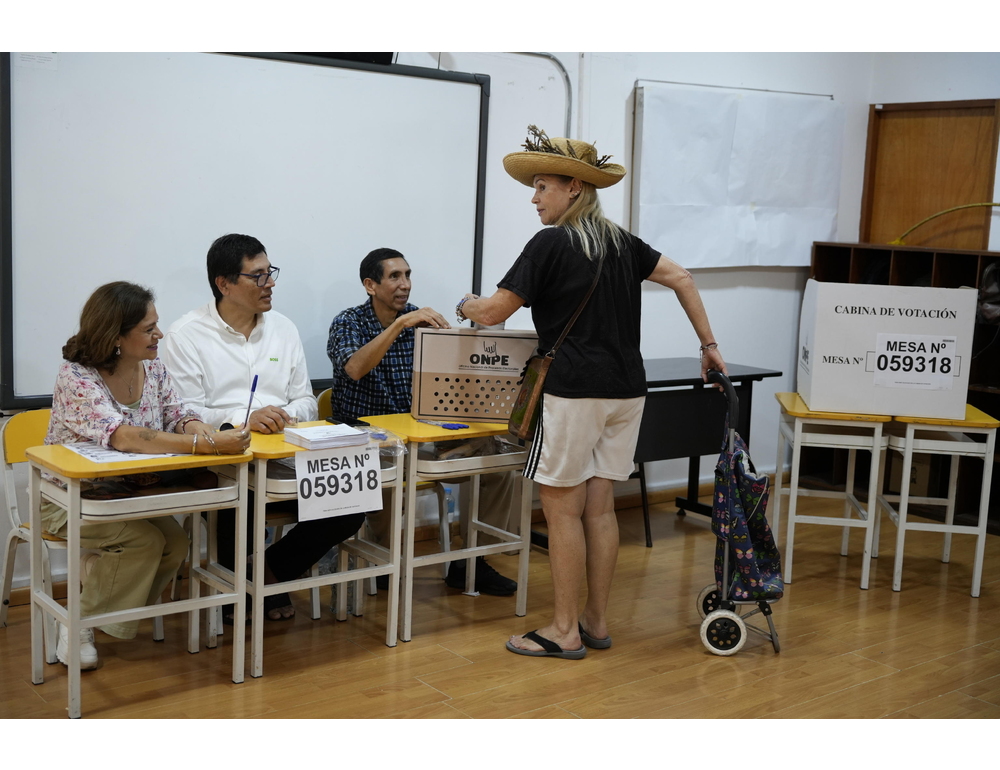 Exit poll, in Perù testa a testa tra Fujimori e Sanchez