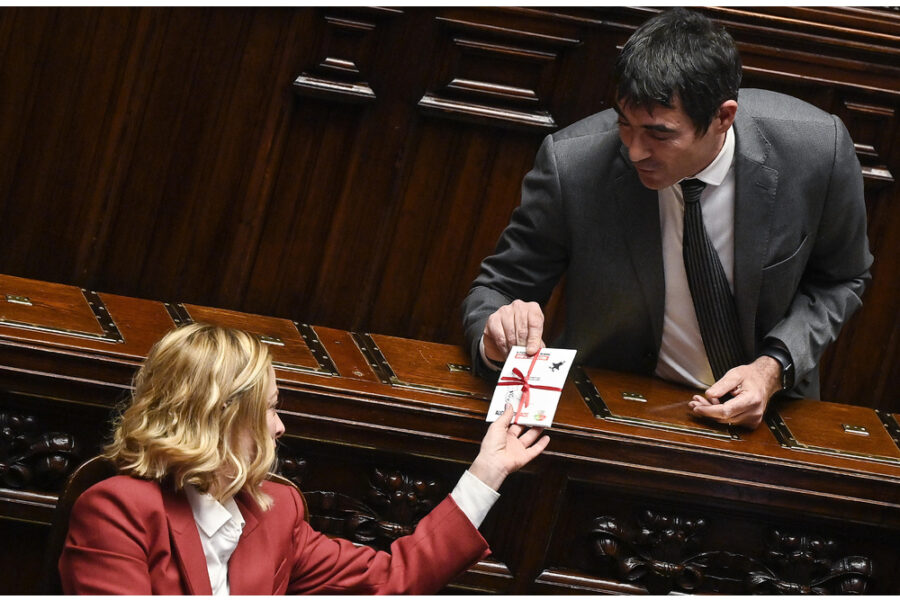 "E' il risultato della sua subalternità alla Casa Bianca"