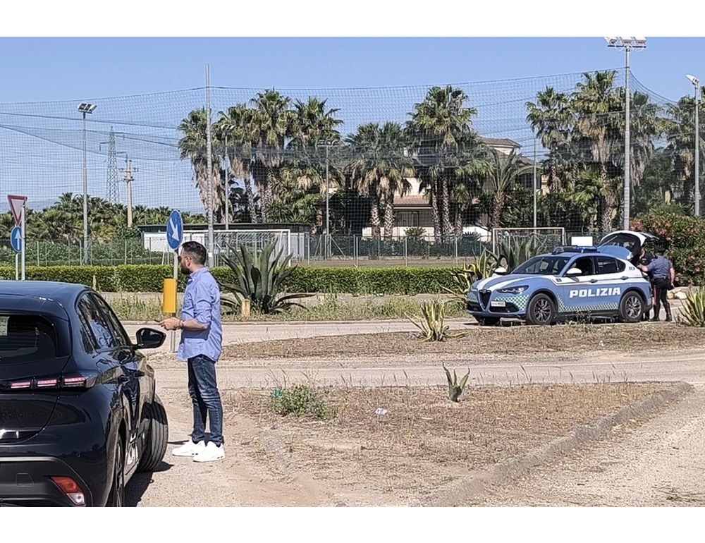 Fuggono a un posto di blocco, 16enne indagato per omicidio stradale