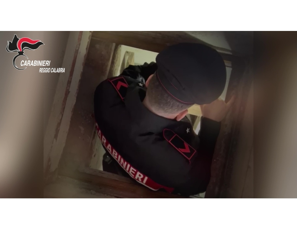 I carabinieri scovano un bunker con via di fuga per latitanti nel Reggino