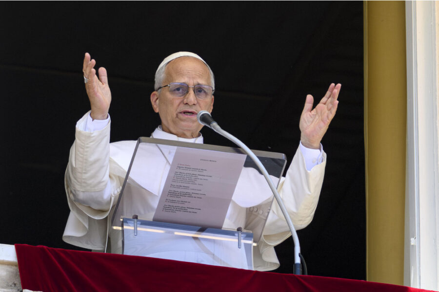 Leone invita ad accogliere chi è vittima di persecuzione