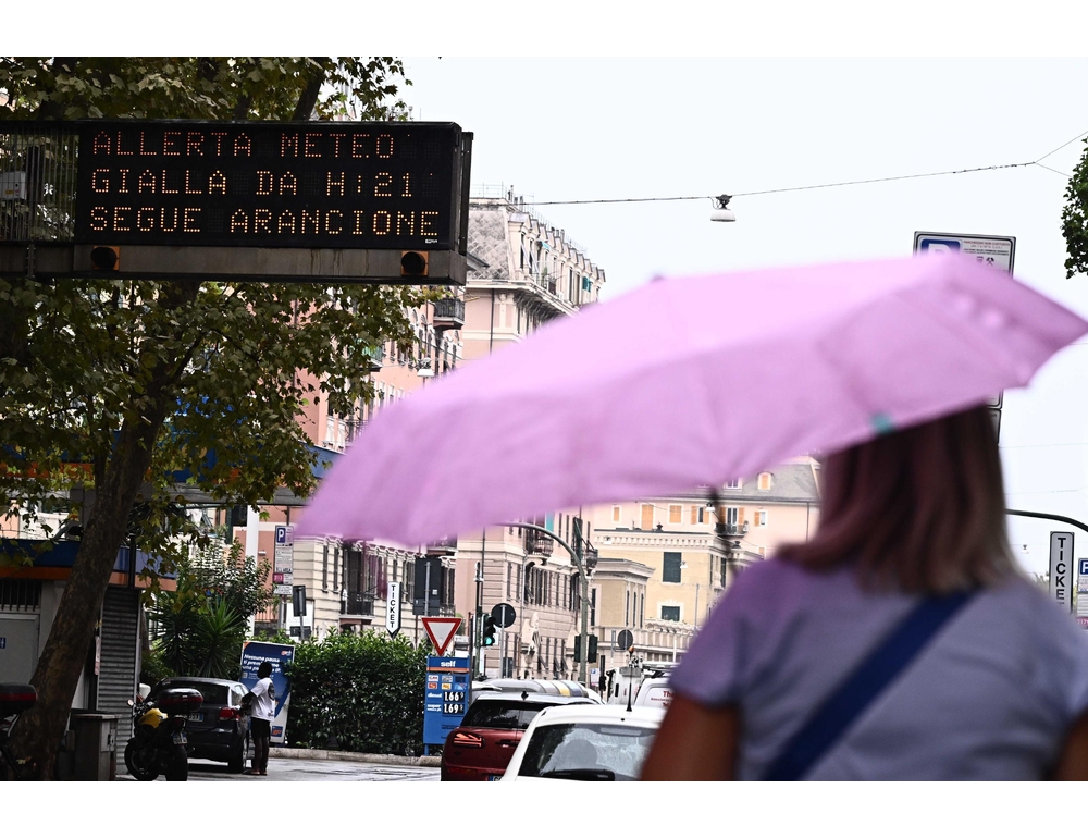 Il meteo divide l’Italia, forti temporali al Nord e sole al Centro Sud