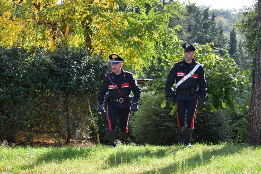 Banditi la legano coi dipendenti. In casa il nipotino di 2 anni. Bottino 600.000 euro