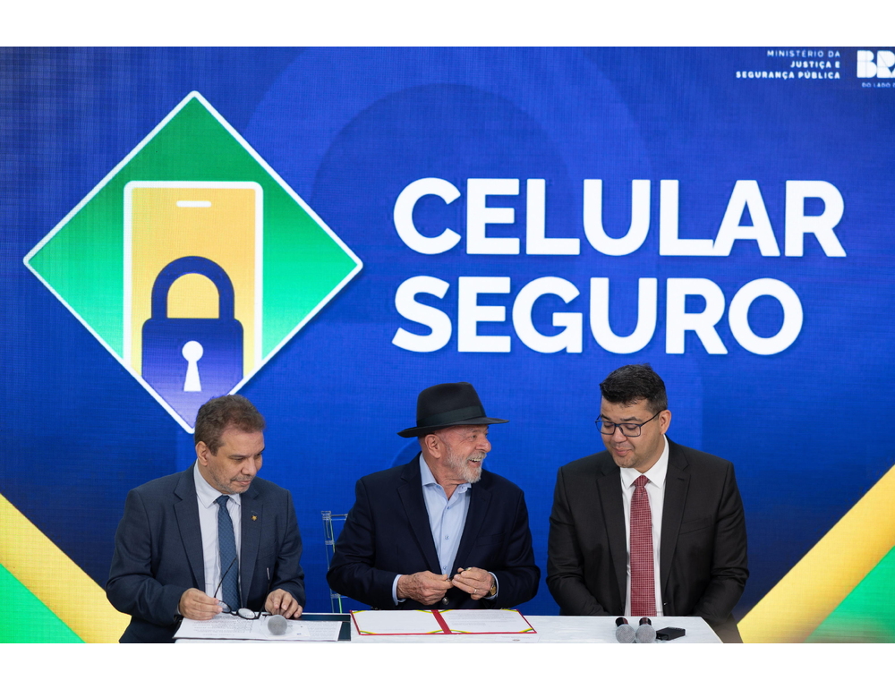 In Brasile Lula dichiara guerra ai cellulari rubati, scatta il blocco