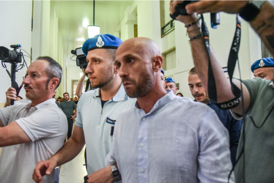 Corte Appello riduce di poco le pene e conferma associazione. Protesta Francesco Lucci