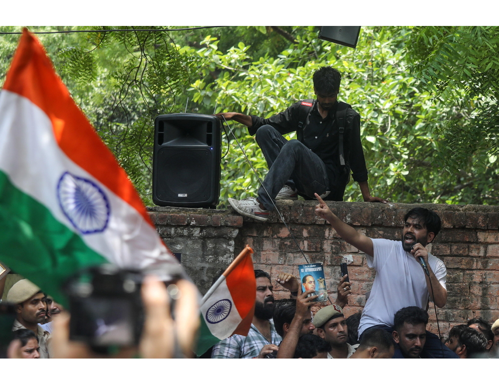 India, Partito delle blatte torna in piazza per dimissioni ministro