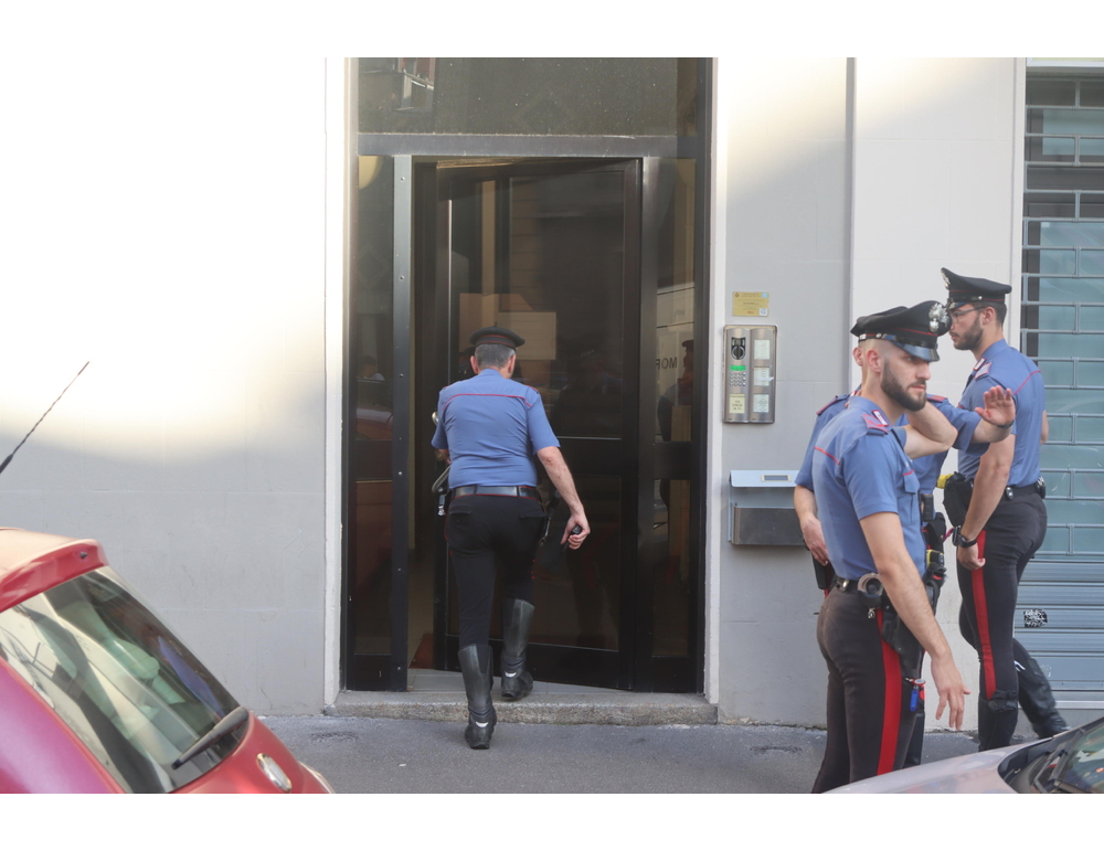 Interprete ucciso a Milano, Ris entrerà in casa per cercare Dna e impronte