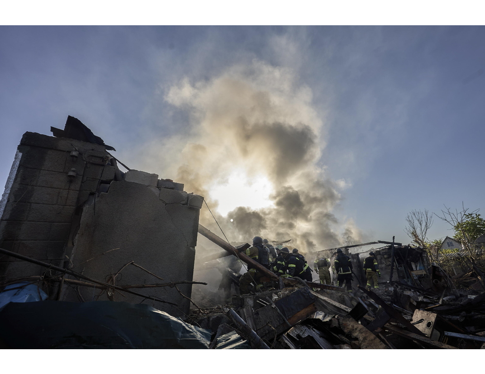 Kiev, tre morti e diversi feriti in raid russi nell’est