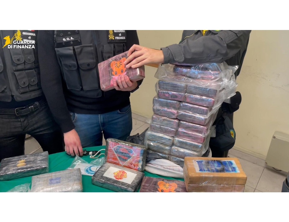 Le mani dei clan sul traffico di droga tra Catania e Siracusa, 15 arresti