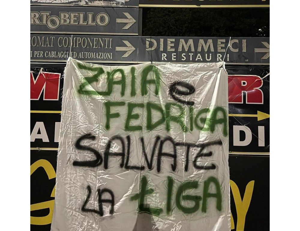 Lega: striscioni ‘Via Salvini e compagnia’, ‘Zaia e Fedriga salvate la Liga’