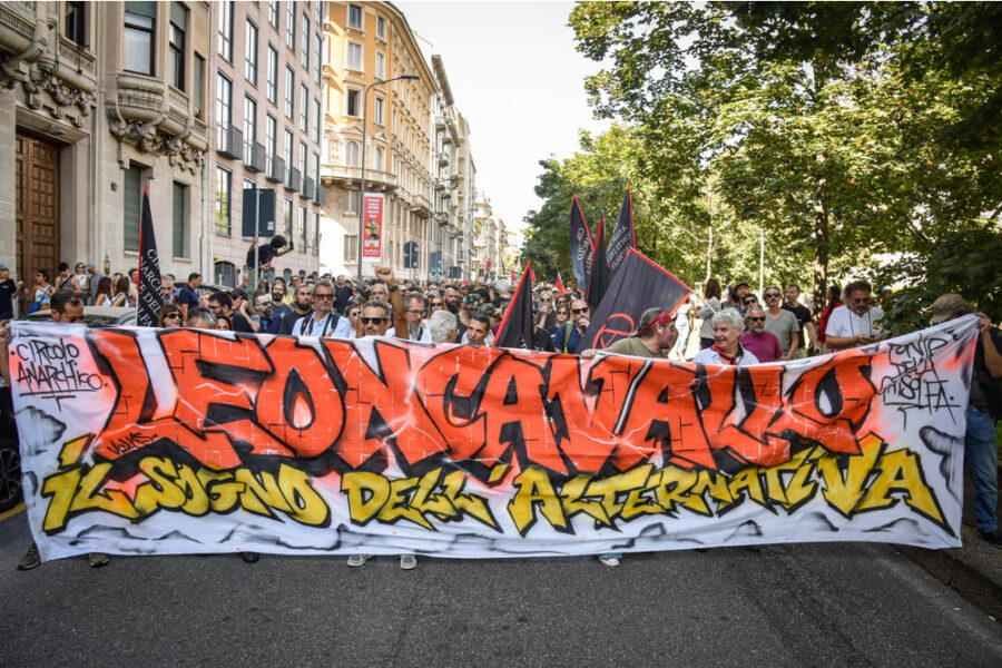 Gli 'ambasciatori' del centro sociale di Milano