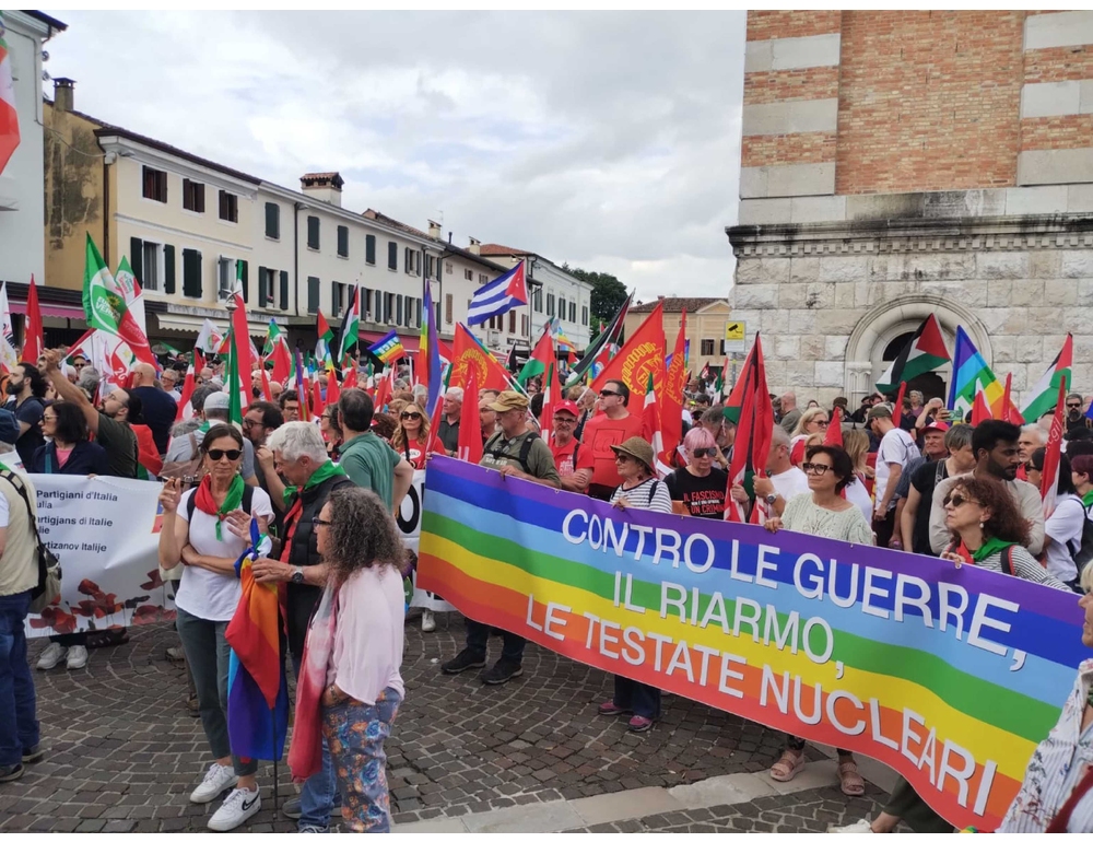 Manifestazione per la pace ad Aviano, partito corteo