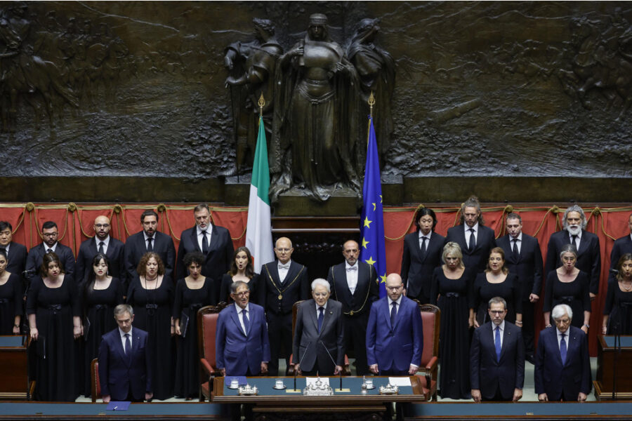 Lungo applauso in Aula alla Camera