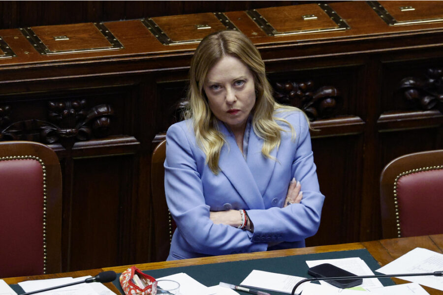 Politica sa trovare sintesi