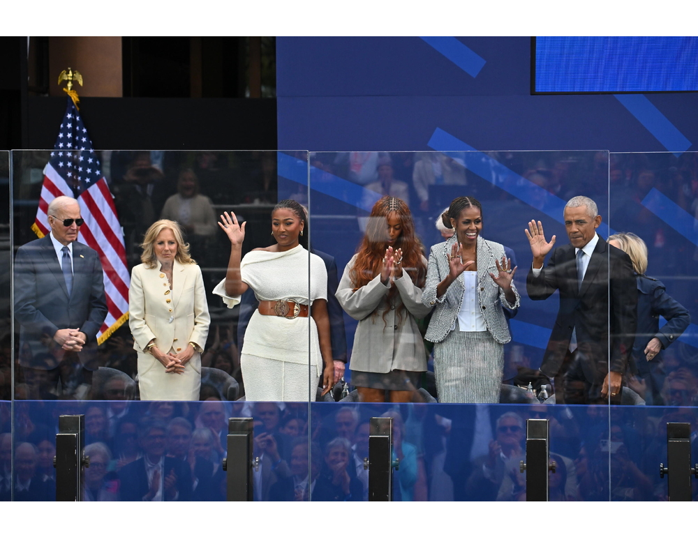 Michelle Obama elogia Barack e lui si commuove