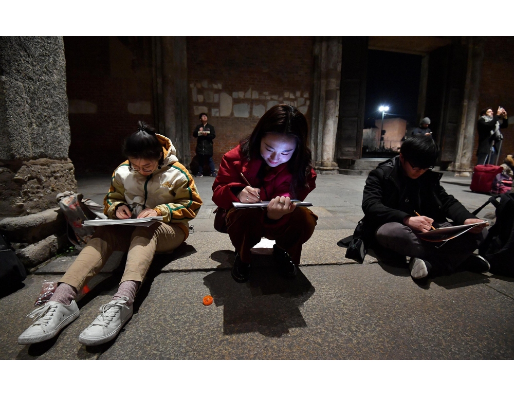 Milioni di studenti cinesi affrontano il gaokao, esame di ammissione all’università
