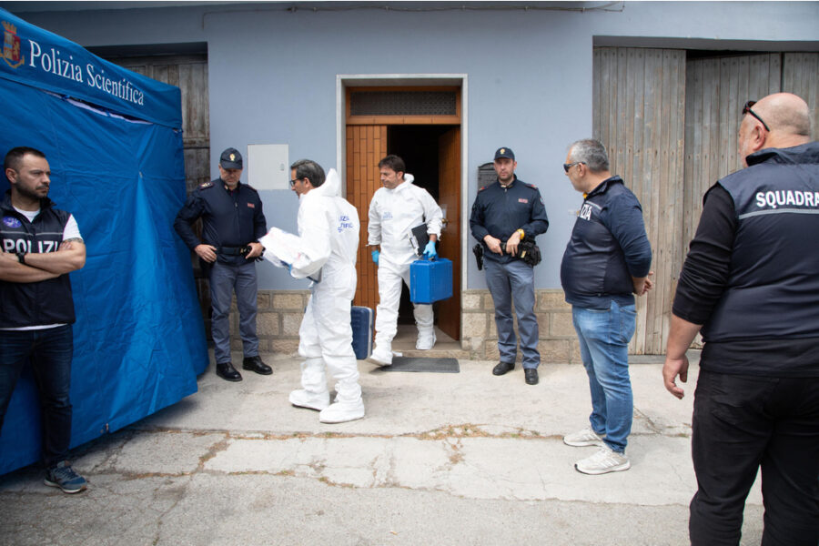 Furono prelevati anche nei freezer delle abitazioni sotto sequestro