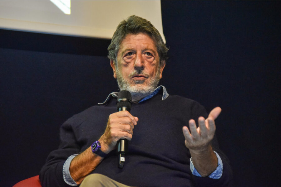 Ebbero in cura il giornalista deceduto nel 2023. Accusati di omicidio colposo