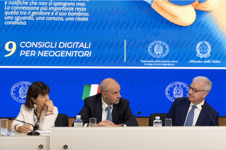Destinata ai neogenitori. Una brochure con 9 consigli nei kit di nascita negli ospedali