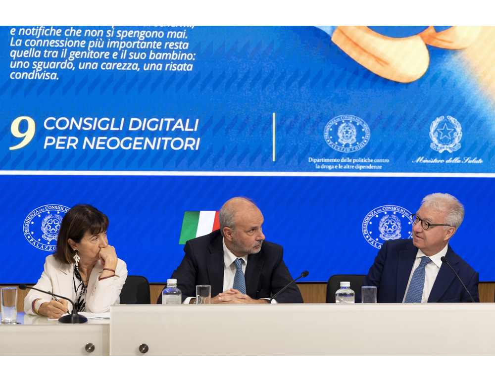 ‘Non è mai troppo presto!’ campagna su rischi dipendenza dai social