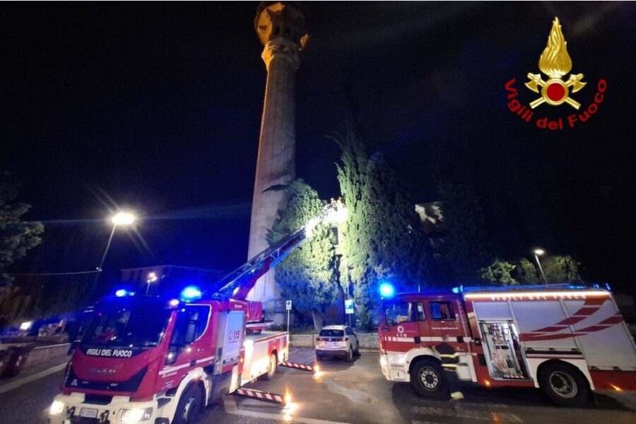 Al lavoro vigili del fuoco e volontari della Protezione civile