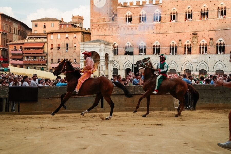 Ufficializzate le accoppiate cavallo-fantino