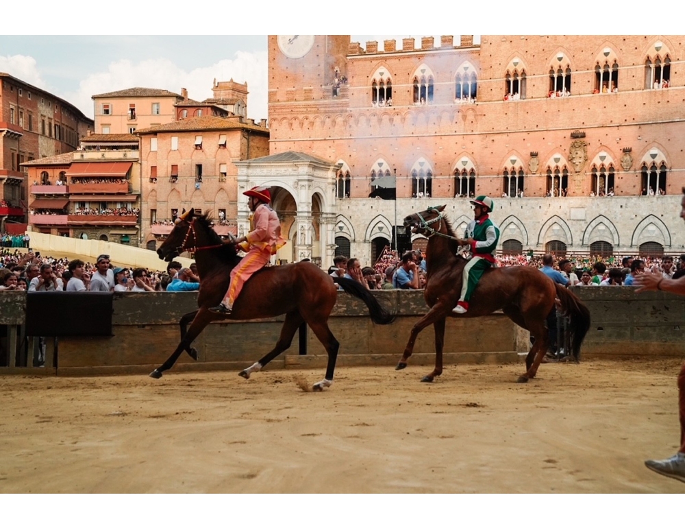 Palio Siena, Valdimontone vince la prima prova
